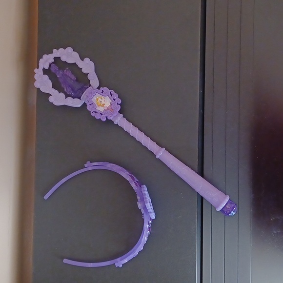 NWOT Set of Princess Rapunzel tiara and magic wand 🪄 that spins - Picture 2 of 11